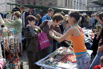 Polen  Krakau  Kleidermarkt am Plac Nowy in Kazimierz