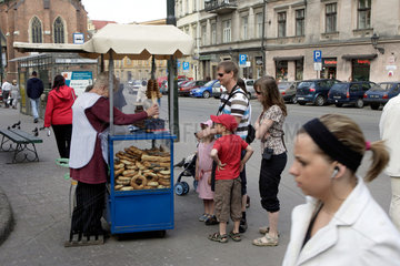 Polen  Krakau  Strassenszene in der Altstadt