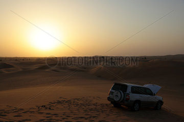 Abu Dhabi  Vereinigte Arabische Emirate  Wueste von Abu Dhabi bei Sonnenuntergang