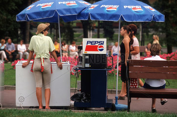 Moskau-Pepsi Getraenkestand im Alexandergarten