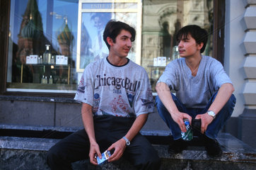 Moskau-Jugendliche am Roten Platz