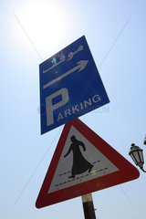 Abu Dhabi  Vereinigte Arabische Emirate  Verkehrszeichen