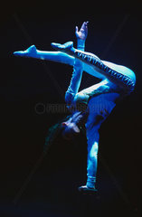 Circus Roncalli  Handstand-Equilibristik
