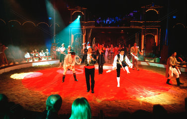 Circus Roncalli  Jongleure beim Finale