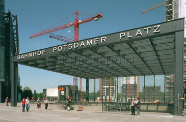 Neuer Eingang zum S-Bahnhof Potsdamer Platz  Berlin