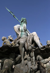 Berlin  Deutschland  Figuren des Neptunbrunnens