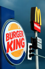 Burger King (scharf) und Mc Donalds (unscharf)