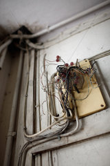 Hongkong  China  kaputter Verteilerkasten fuer elektrische Leitungen