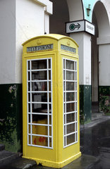 Kanalinseln  Guernsey  Telefonzelle in St. Peter Port