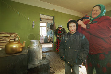 Tschetschenische Familie im Fluechtlingslager  Georgien