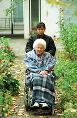Altenpflegerin bei der Arbeit  Berlin