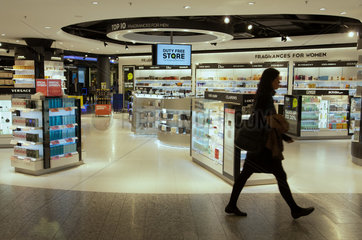 Zuerich  Schweiz  Duty-Free-Shop am Flughafen Zuerich