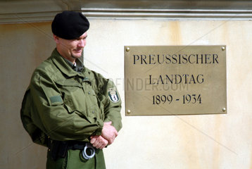 Polizist vor zum Preussischem Landtag  Berlin