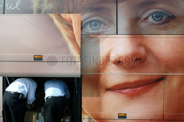 Angela Merkel auf dem Wahlkampfbus der CDU  Berlin