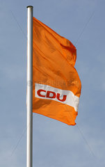 Fahne der CDU auf der Parteizentrale  Berlin