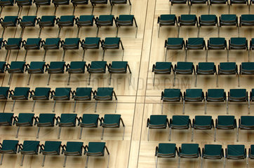 Stuhlreihen in einem Konferenzsaal  Berlin
