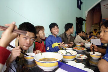 Vietnam  Strassenkinder in Hanoi