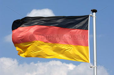 Deutsche Nationalflagge an einer Fahnenstange  Ferch