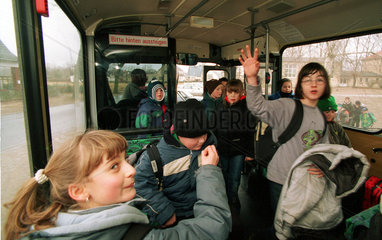Kinder im Schulbus  Brandenburg