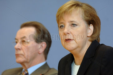 Muentefering (SPD) und Merkel (CDU)  Berlin