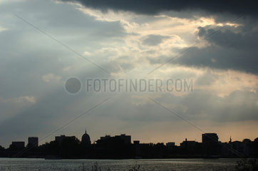 Silhouette von Potsdam vor einem Unwetter