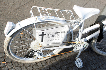Berlin  Deutschland  Detailaufnahme  Ghostbike