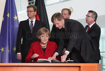 Berlin  Deutschland  Bundeskanzlerin Dr. Angela Merkel  CDU  bei der Unterzeichnung des Partnerschaftsabkommens