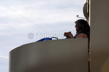 Silhouette einer tuerkischen  Frau mit Kopftuch  Berlin