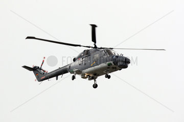 Cuxhaven  Deutschland  Hubschrauber der Marine im Flug