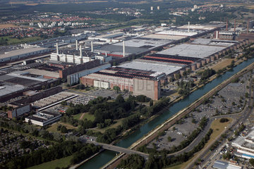 Luftbild des Volkswagenwerkes Wolfsburg