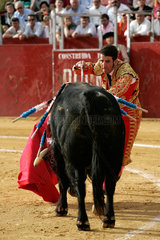 Spanien  ein spanischer Matador bei einem Stierkampf