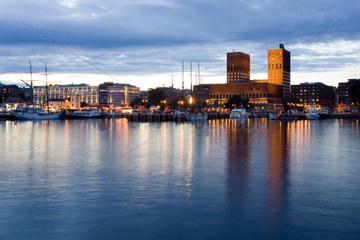 Norwegen  das Akershus Dock und Radhuset (Rathaus von Oslo)