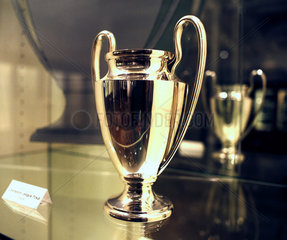 Kopie des Pokals der Fussball-Champions-League