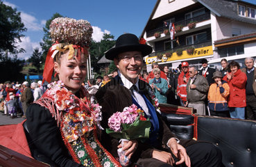 Hochzeitspaar in Schwarzwaelder Tracht