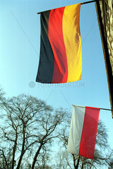 Deutsche und polnische Fahne