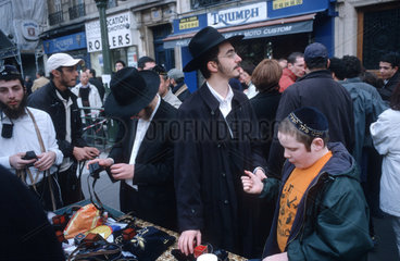 Paris  Frankreich  orthodoxe Juden im Pariser Stadtteil Marais