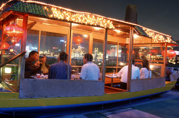 Restaurant am Ufer des Hungpu Flusses in Shanghai