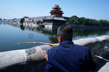 Angler vor dem Kaiserpalast in Peking