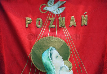 Fahne bei der Fronleichnamszeremonie  Poznan  Polen