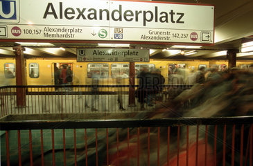 U-Bahnstation am Berliner Alexanderplatz