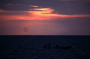 Sonnenuntergang auf der Insel Ko Lanta in Thailand