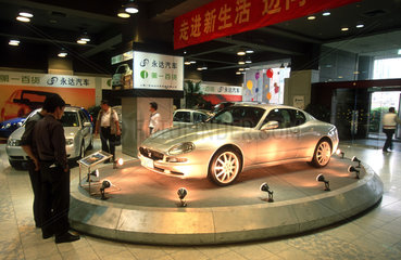 Autosalon auf der Nanjing Lu in Shanghai