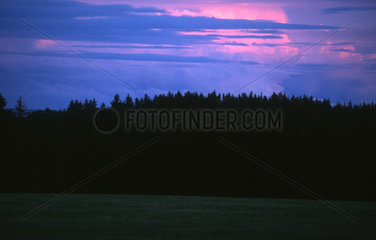 Koenigsfeld  abendlicher Sonnenuntergang im Schwarzwald