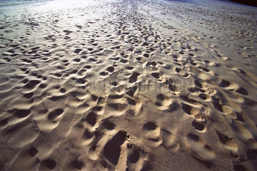 Verwehte Fussspuren im Sand