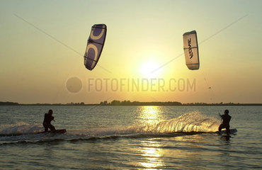 Orth  Kite-Surfer auf Fehmarn in der Ostsee