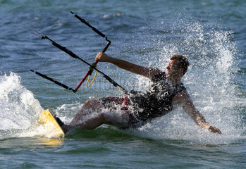 Heidkate  Kite-Surfer in der Ostsee