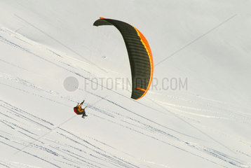 Davos  Ski-Paraglider