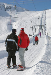 Davos  Wintersportler im Skilift
