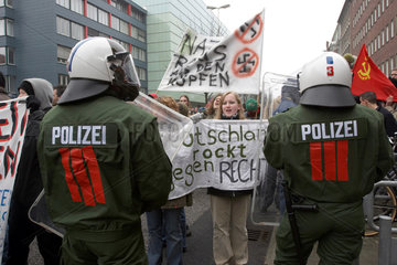 Kiel  Polizei bei Demo mit linken Autonomen