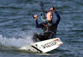 Heidkate  Kite-Surfer in der Ostsee